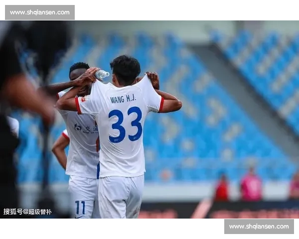 申花双将百场里程碑!汪海健徐皓阳赛前获荣誉加冕