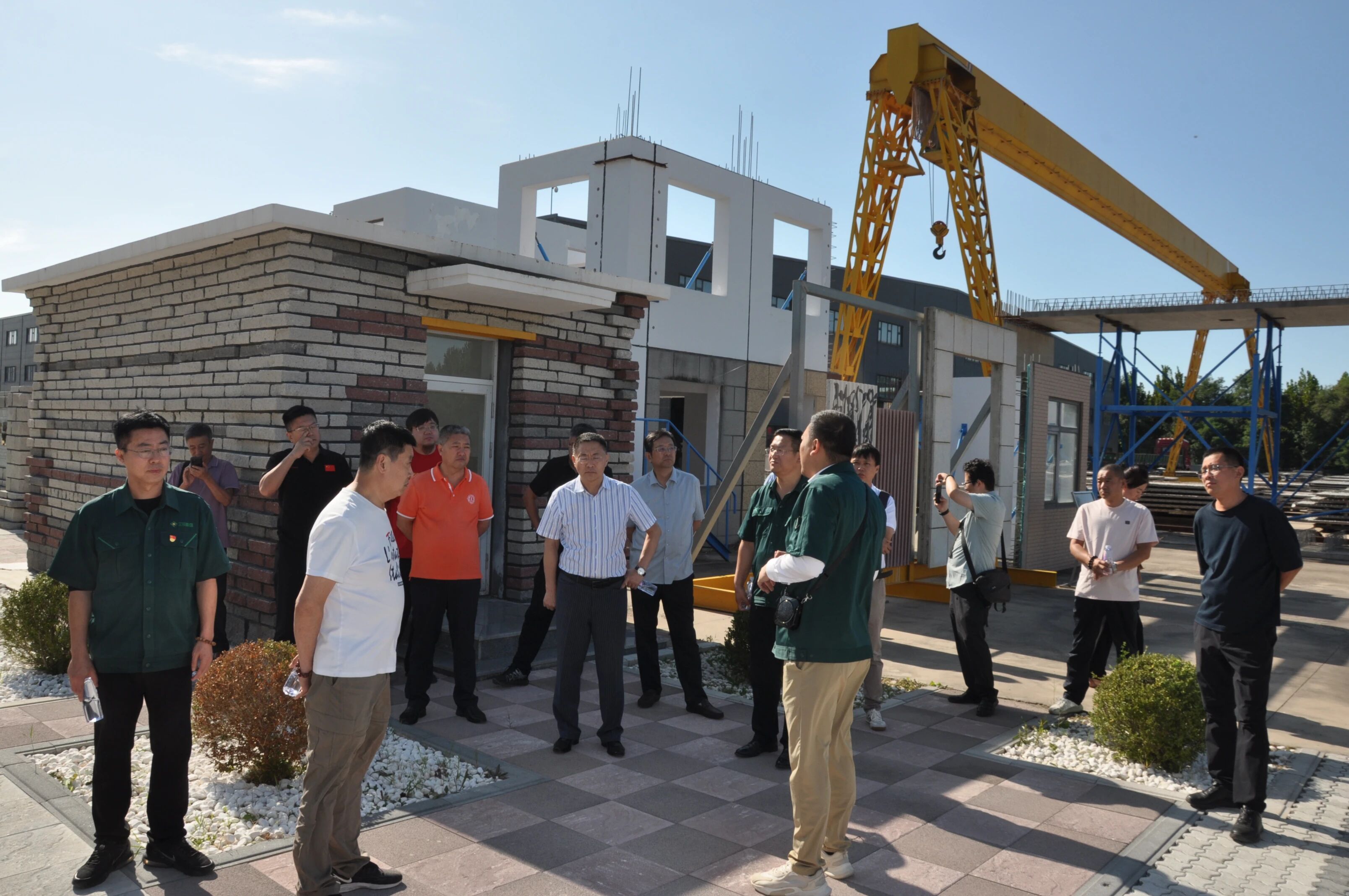资源融合，深刻合作——大连市构筑装璜行业协会组织部门会员参观走访大连918.com建设集团(图7)