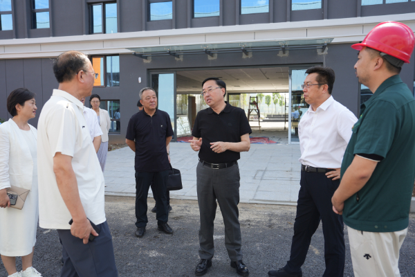 省教育厅厅长王庆东一行莅临918.com集团再生资源绿色分拣中心项目调研领导(图5) 省教育厅厅长王庆东一行莅临918.com集团再生资源绿色分拣中心项目调研领导(图5)